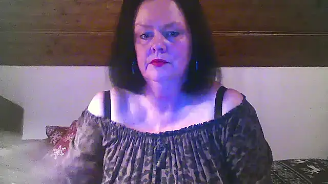 Snapshot of TiffanyMature chatting on December 22, 2025, 9:01 pm TiffanyMature online show from December 22, 2025, 9:01 pm