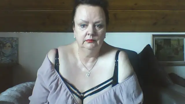 Snapshot of TiffanyMature chatting on March 11, 2026, 10:32 am TiffanyMature online show from March 11, 2026, 10:32 am