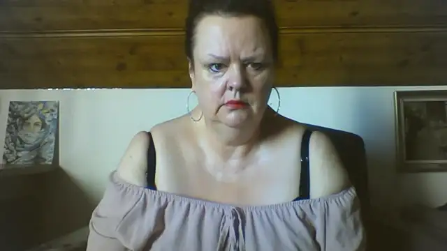 Snapshot of TiffanyMature chatting on March 17, 2026, 8:17 am TiffanyMature online show from March 17, 2026, 8:17 am