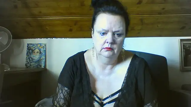 Snapshot of TiffanyMature chatting on April 2, 2026, 8:34 am TiffanyMature online show from April 2, 2026, 8:34 am