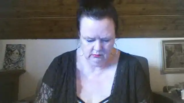 Snapshot of TiffanyMature chatting on April 12, 2026, 3:17 pm TiffanyMature online show from April 12, 2026, 3:17 pm