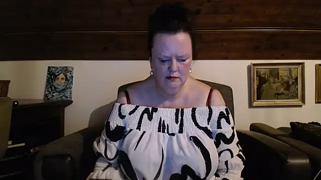 Snapshot of TiffanyMature chatting on June 21, 2026, 8:22 pm TiffanyMature online show from June 21, 2026, 8:22 pm