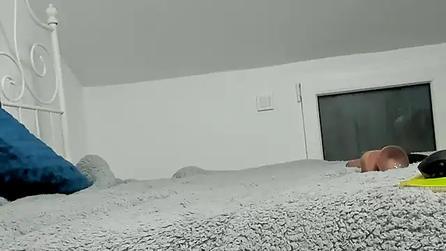 alesquirt33 online show from April 7, 2026, 6:03 am