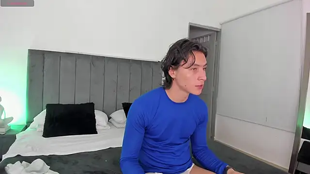 AlexanderHall online show from September 21, 2025, 7:37 pm