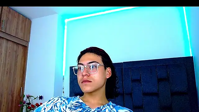 Snapshot of dirty_model chatting on October 1, 2025, 8:37 pm dirty model online show from October 1, 2025, 8:37 pm