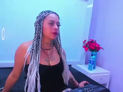 Soffy Thopmson online show from October 21, 2025, 6:52 pm