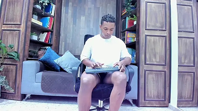 ItaloMoore online show from September 20, 2025, 1:12 pm