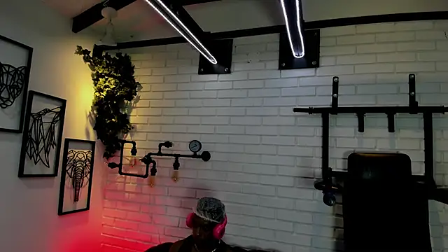 ItaloMoore online show from October 20, 2025, 11:21 am