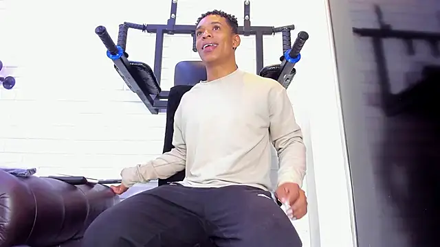 ItaloMoore online show from November 10, 2025, 11:53 am