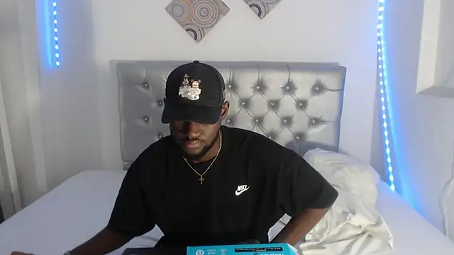 eebony stallion online show from November 19, 2025, 6:19 pm