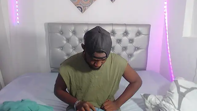 eebony stallion online show from December 19, 2025, 6:26 pm