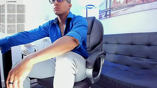 Snapshot of Dash_Bukoski chatting on October 21, 2025, 12:17 pm Dash Bukoski online show from October 21, 2025, 12:17 pm