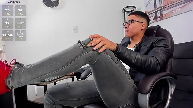 Snapshot of Dash_Bukoski chatting on November 7, 2025, 12:27 pm Dash Bukoski online show from November 7, 2025, 12:27 pm