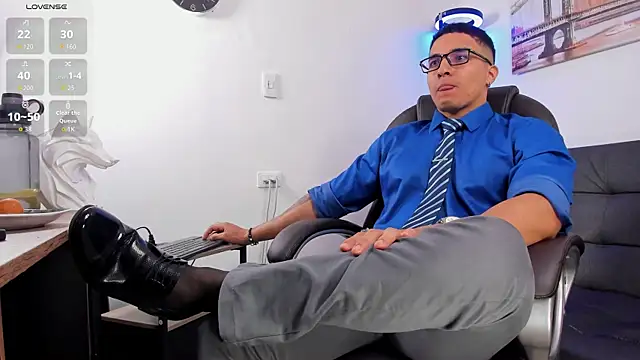 Snapshot of Dash_Bukoski chatting on November 9, 2025, 2:15 pm Dash Bukoski online show from November 9, 2025, 2:15 pm