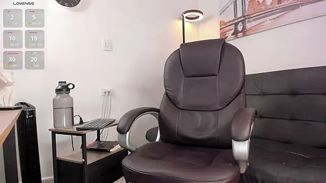 Snapshot of Dash_Bukoski chatting on November 15, 2025, 12:02 pm Dash Bukoski online show from November 15, 2025, 12:02 pm