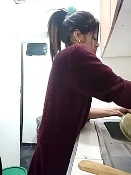 toxic sweet  online show from November 28, 2025, 7:27 pm