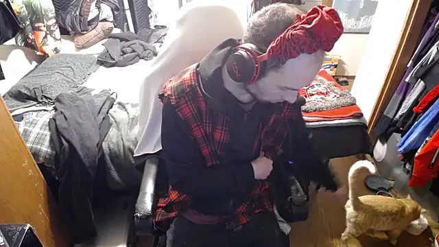 Snapshot of womenhateme69 chatting on October 16, 2025, 4:46 am womenhateme69 online show from October 16, 2025, 4:46 am