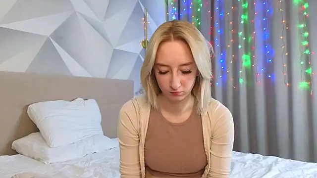 JodeeThu online show from December 19, 2025, 5:36 am