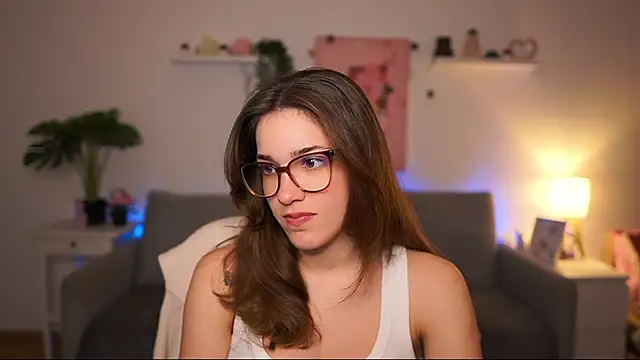 kissie cat online show from February 18, 2026, 2:13 pm