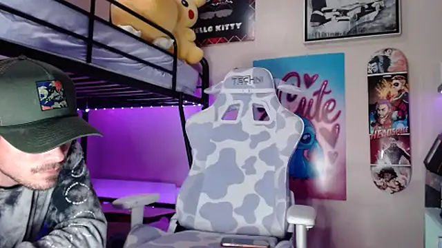 emocouplee666 online show from October 13, 2025, 9:42 am