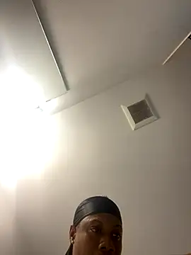 Snapshot of labishyoung25 chatting on November 10, 2025, 4:11 am labishyoung25 online show from November 10, 2025, 4:11 am