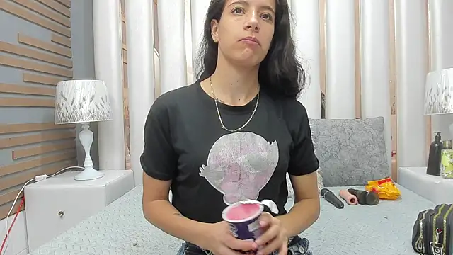 Snapshot of MiaCours chatting on June 20, 2026, 1:25 pm MiaCours online show from June 20, 2026, 1:25 pm
