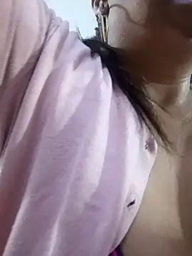 Mia-Glow online show from November 23, 2025, 12:38 pm