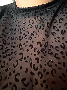 Mia-Glow online show from April 16, 2026, 1:23 pm