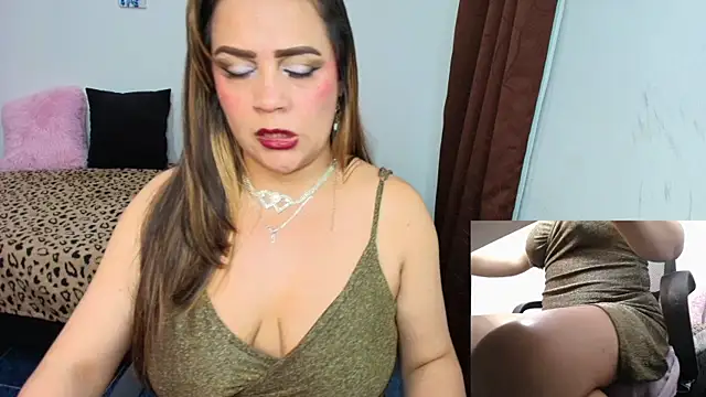 Snapshot of Paulina-Becerraa chatting on July 18, 2026, 5:00 am Paulina-Becerraa online show from July 18, 2026, 5:00 am