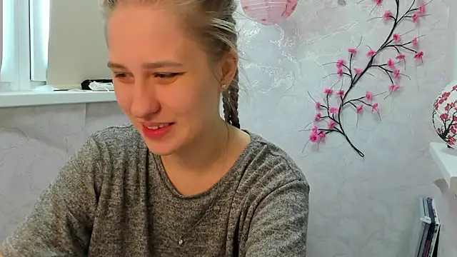 sofamuffin online show from April 14, 2026, 8:20 am