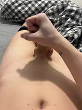 enzoyoungbisex online show from February 18, 2026, 5:20 pm