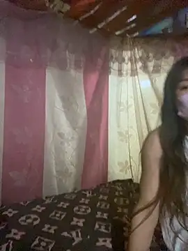 Snapshot of PhanHaa chatting on October 26, 2025, 12:44 pm PhanHaa online show from October 26, 2025, 12:44 pm