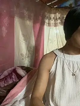 Snapshot of PhanHaa chatting on November 17, 2025, 1:39 pm PhanHaa online show from November 17, 2025, 1:39 pm