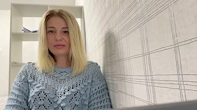 Snapshot of Blondie_xoxoxo chatting on September 22, 2025, 9:22 am Blondie xoxoxo online show from September 22, 2025, 9:22 am