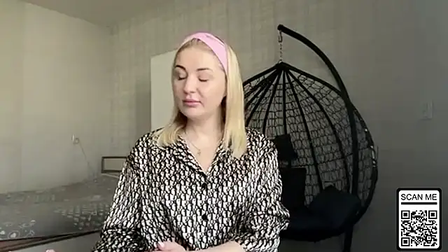Blondie xoxoxo online show from May 5, 2026, 6:43 am