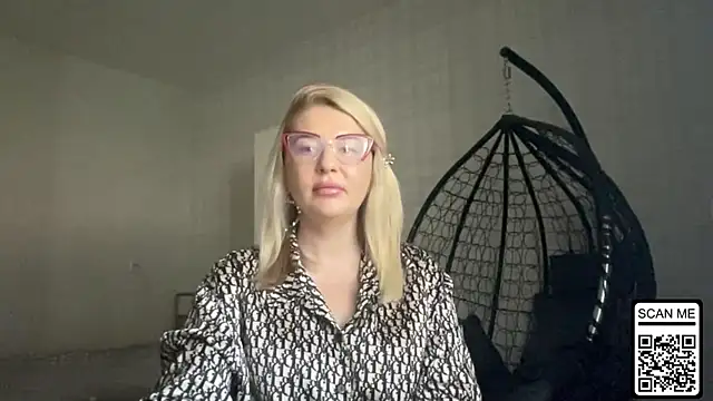 Snapshot of Blondie_xoxoxo chatting on June 10, 2026, 8:13 am Blondie xoxoxo online show from June 10, 2026, 8:13 am