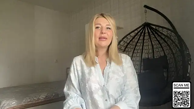 Snapshot of Blondie_xoxoxo chatting on June 14, 2026, 7:32 am Blondie xoxoxo online show from June 14, 2026, 7:32 am