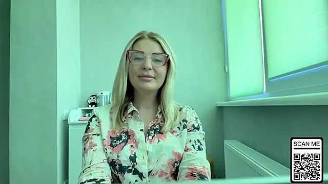 Snapshot of Blondie_xoxoxo chatting on July 14, 2026, 9:36 am Blondie xoxoxo online show from July 14, 2026, 9:36 am