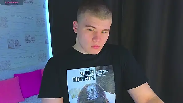 Snapshot of kittenmurr chatting on October 14, 2025, 5:19 am kittenmurr online show from October 14, 2025, 5:19 am