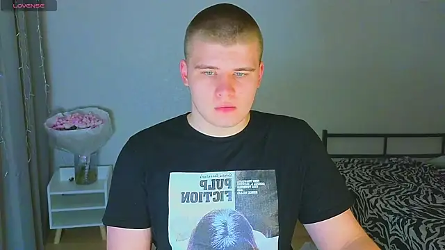 Snapshot of kittenmurr chatting on October 31, 2025, 8:32 pm kittenmurr online show from October 31, 2025, 8:32 pm