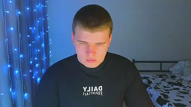 kittenmurr online show from November 28, 2025, 9:17 pm