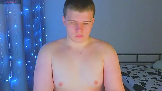 kittenmurr online show from November 29, 2025, 1:14 pm