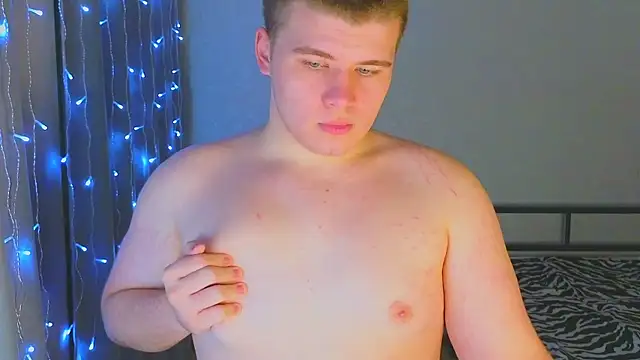 kittenmurr online show from December 21, 2025, 8:38 pm