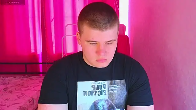 kittenmurr online show from April 4, 2026, 1:48 am