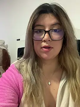 Snapshot of Blair_Bunnyy chatting on January 18, 2026, 5:17 pm Blair Bunnyy online show from January 18, 2026, 5:17 pm