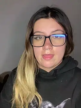 Snapshot of Blair_Bunnyy chatting on March 3, 2026, 4:40 am Blair Bunnyy online show from March 3, 2026, 4:40 am