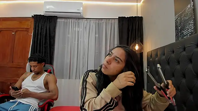 violet and myers online show from November 21, 2025, 11:53 am