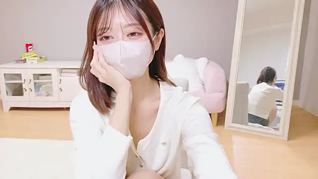 Yuna-ch online show from December 3, 2025, 3:32 pm