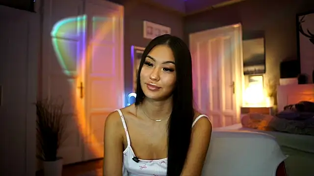 Snapshot of SyrenAsia chatting on October 2, 2025, 1:29 pm SyrenAsia online show from October 2, 2025, 1:29 pm