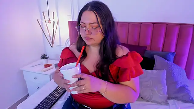 Tessa Sinclaire online show from October 6, 2025, 11:24 pm